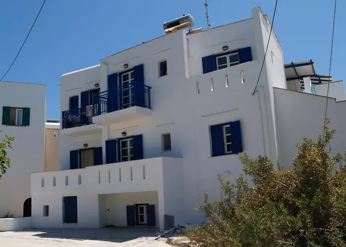 Flora Apartments & Studios