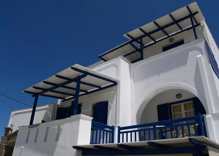 Flora Apartments & Studios