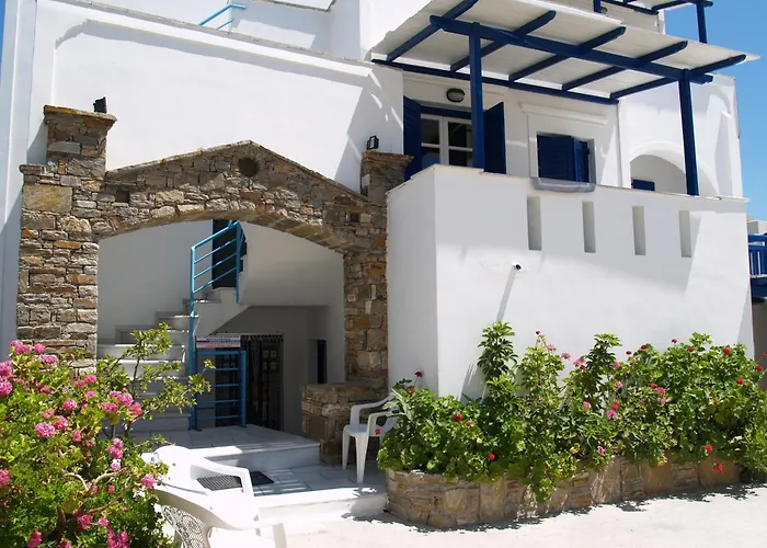 Flora Apartments & Studios