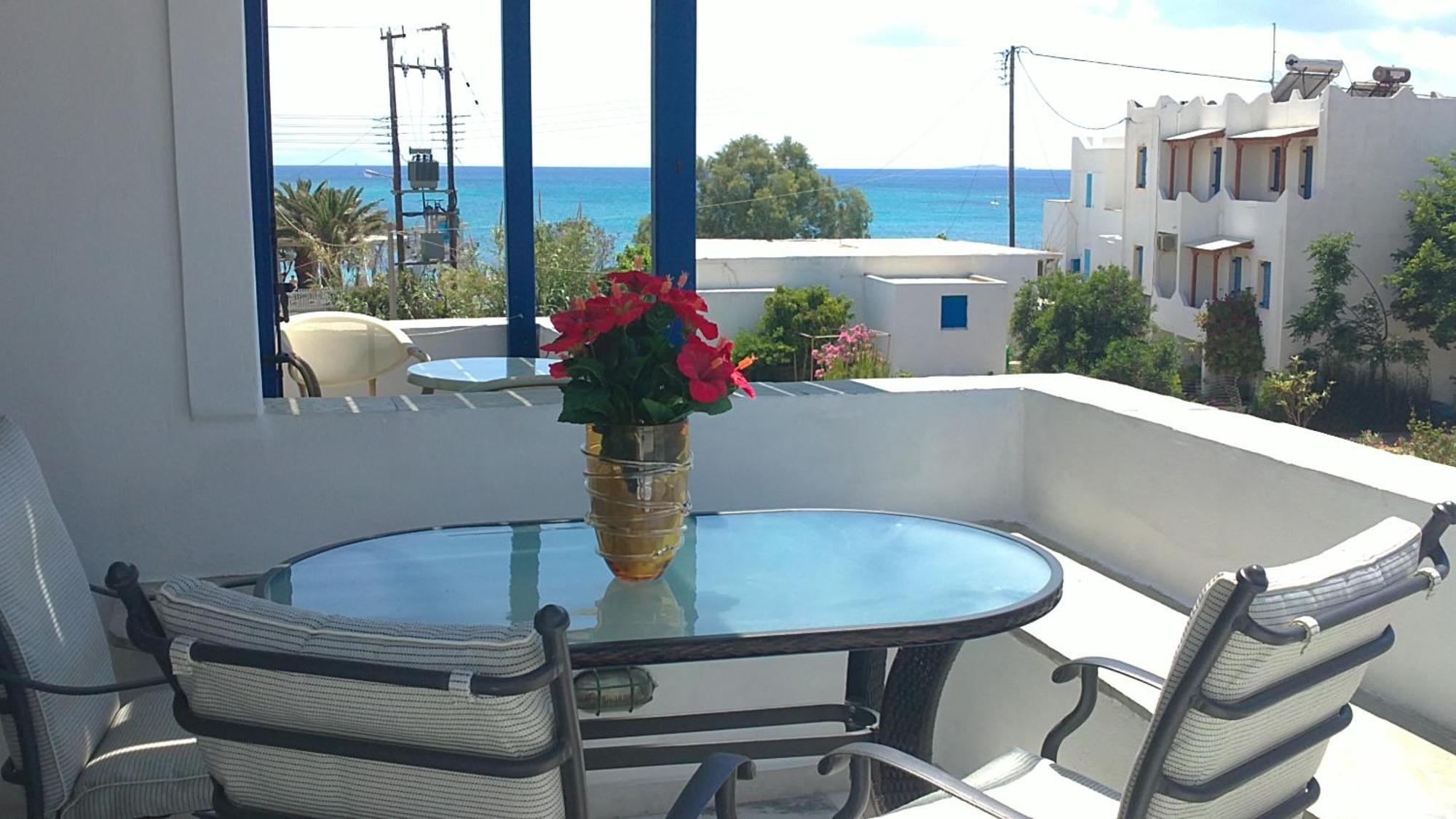 Flora & Apartment Agia Anna (Naxos)